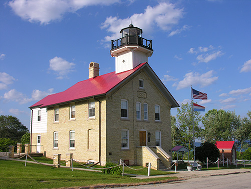 1860 Lighthouse and Light Station Museum